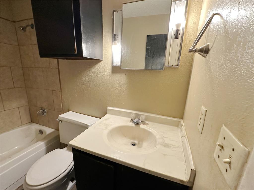 100 Pecos Place Property Photo 17