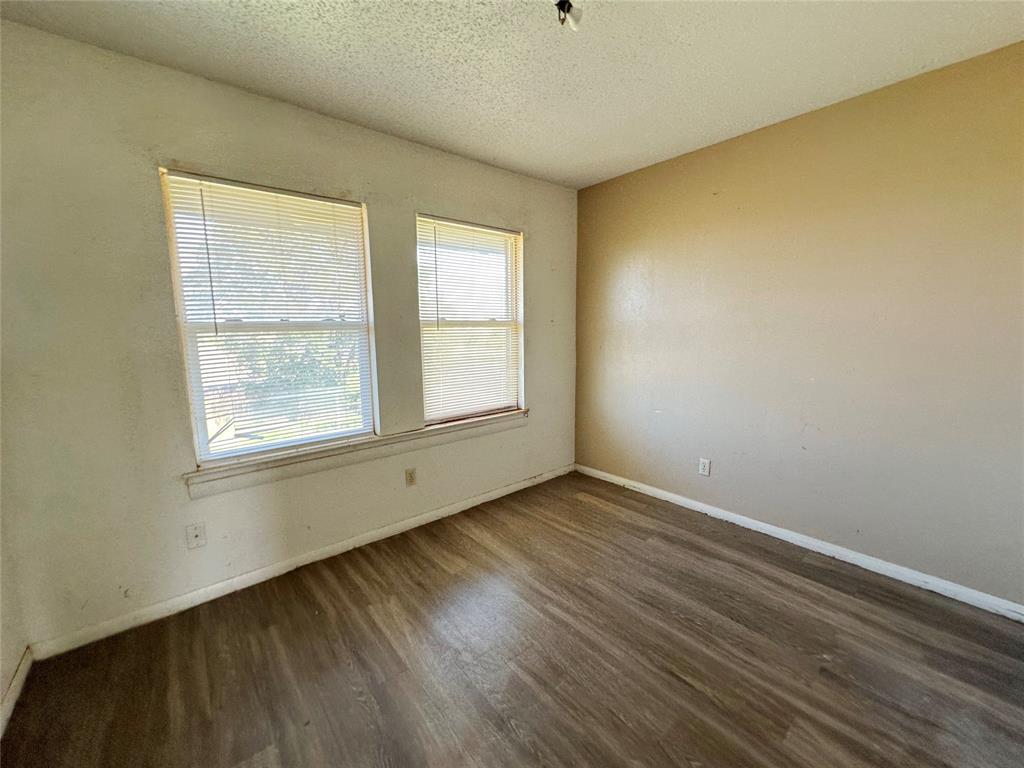 100 Pecos Place Property Photo 18