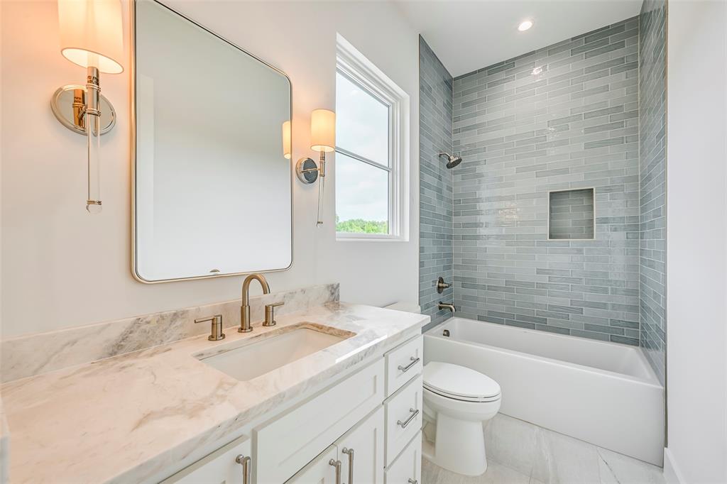 3304 Royal Lane Property Photo 27