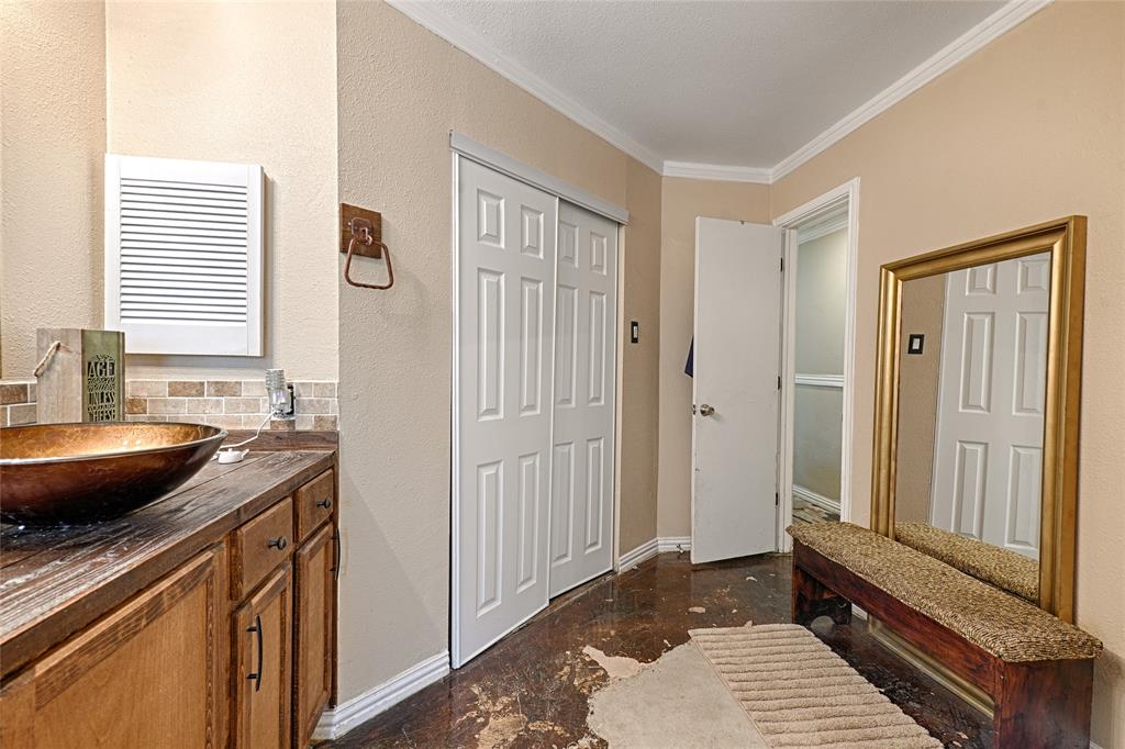 7814 Clairmont Avenue Property Photo 14