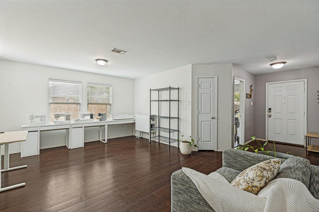 2500 Navasota Drive Property Photo 9