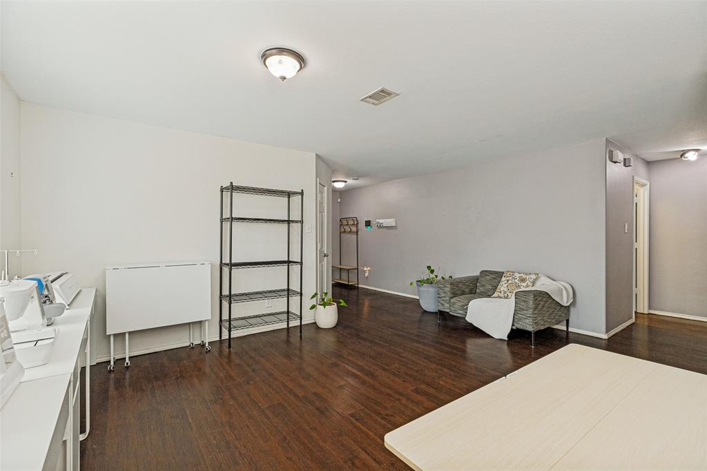 2500 Navasota Drive Property Photo 10