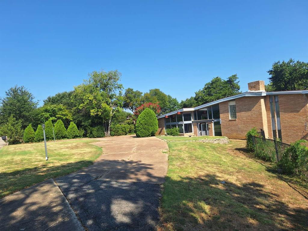 2415 Skyline Drive Property Photo 1
