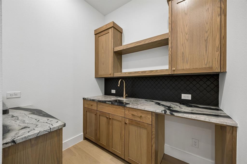 1120 Whirlabout Road Property Photo 8