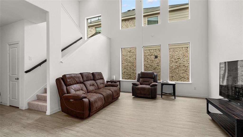 9920 Little Tree Lane Property Photo 4
