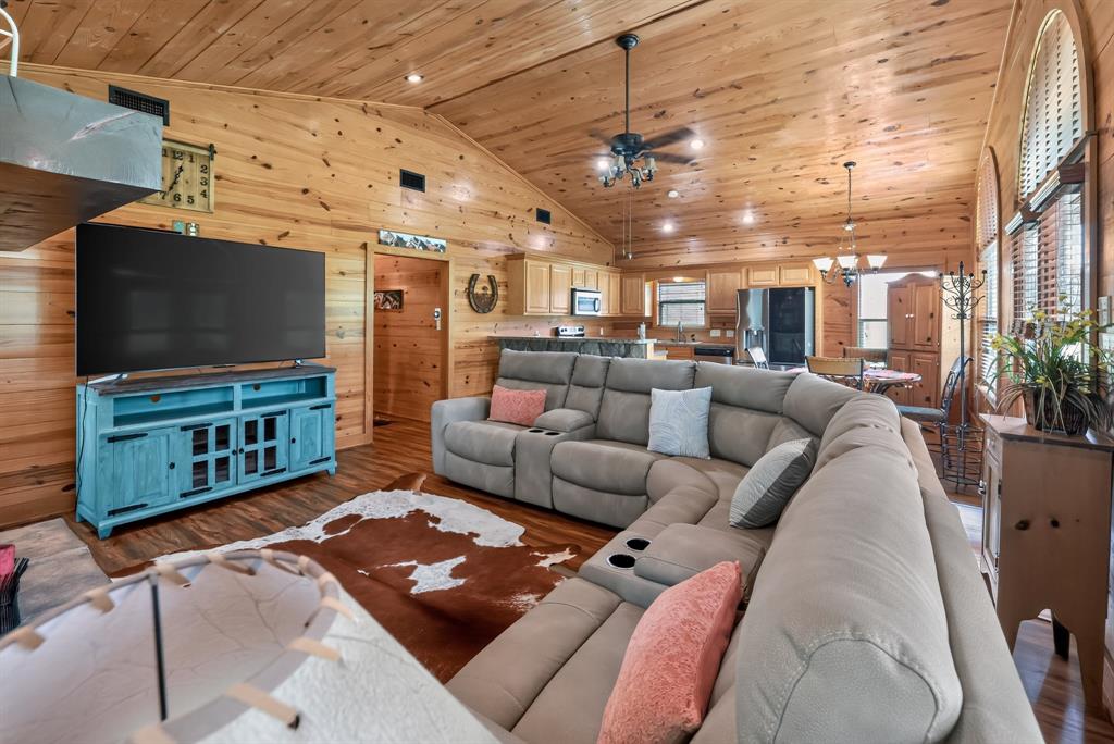 200 Equestrian Circle Property Photo 8