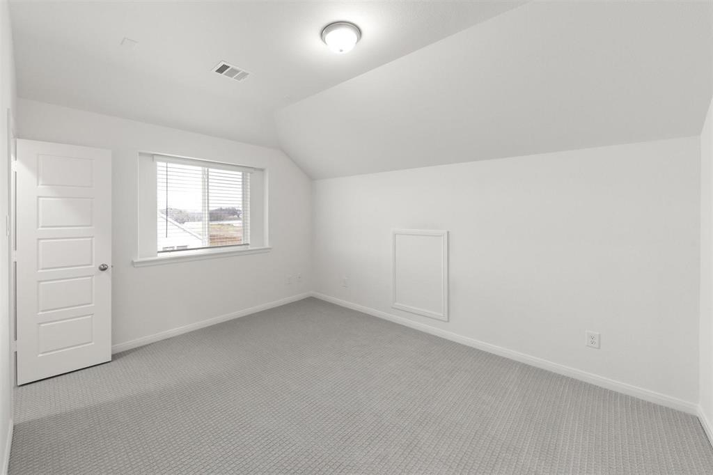 2100 Naples Street Property Photo 12
