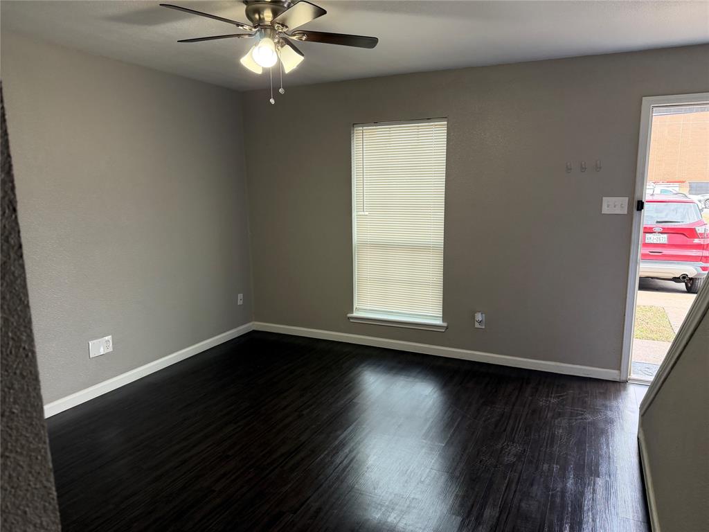 357 Nw Newton Property Photo 2