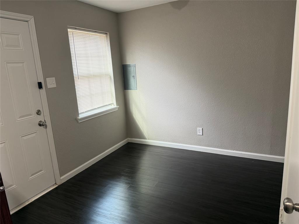 357 Nw Newton Property Photo 6