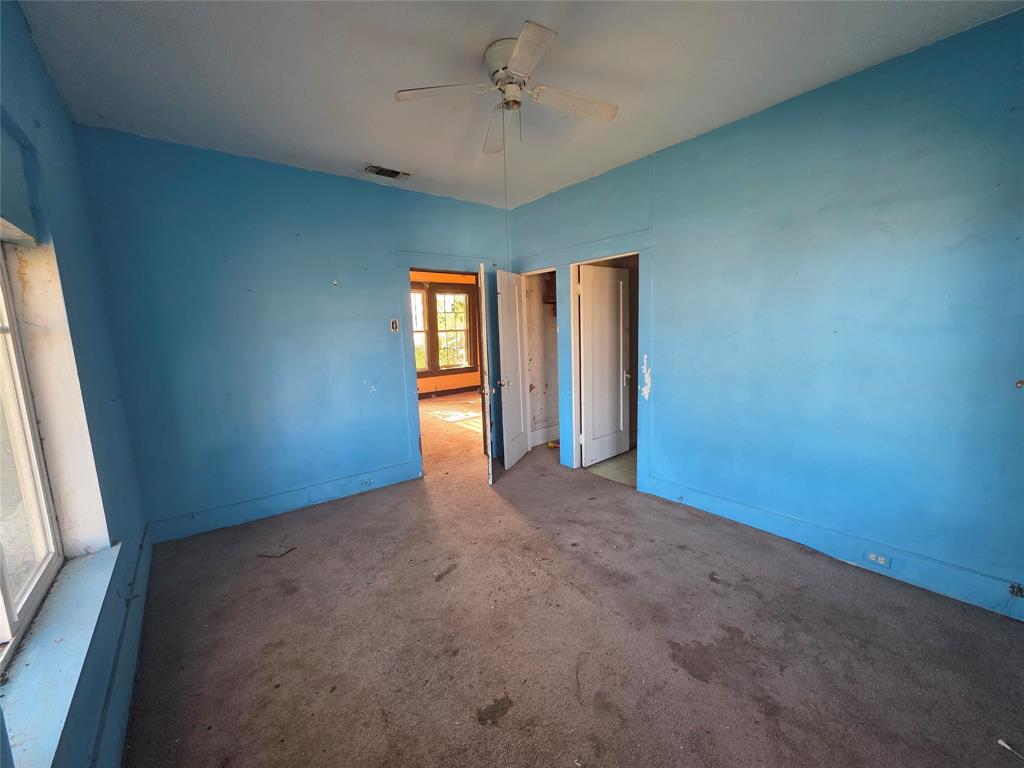 905 W Walker Street Property Photo 4