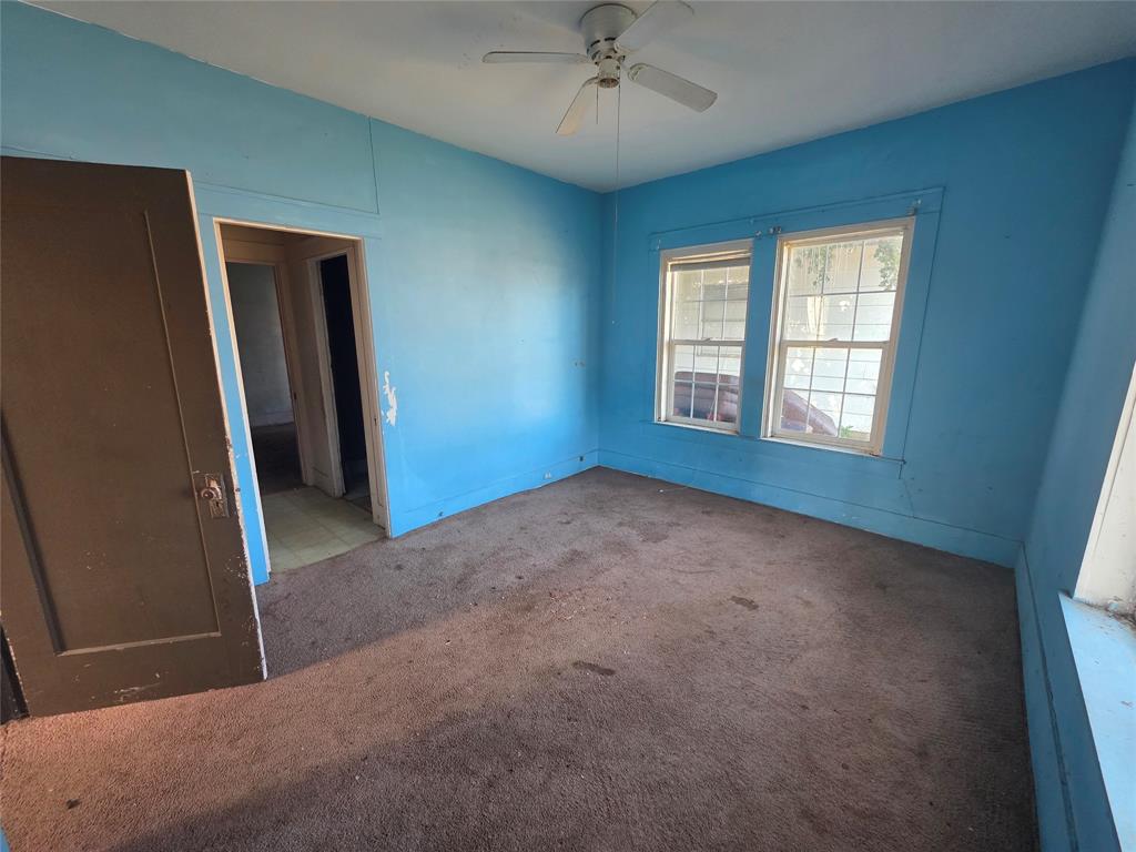 905 W Walker Street Property Photo 5