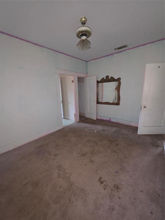 905 W Walker Street Property Photo 9