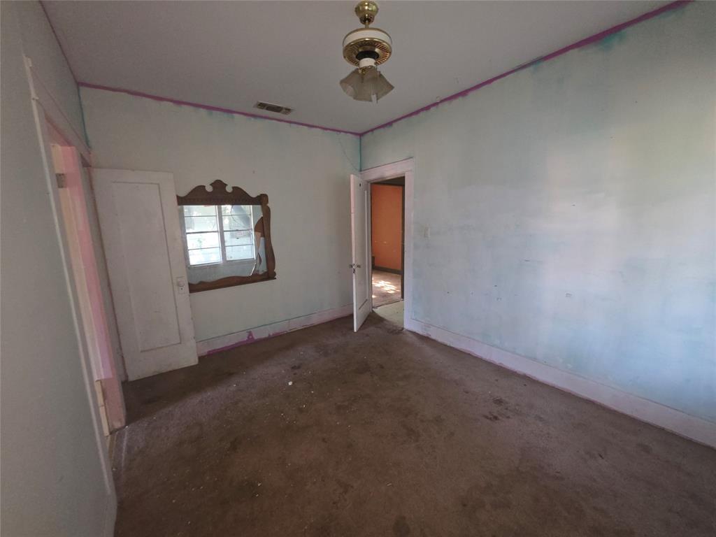 905 W Walker Street Property Photo 10