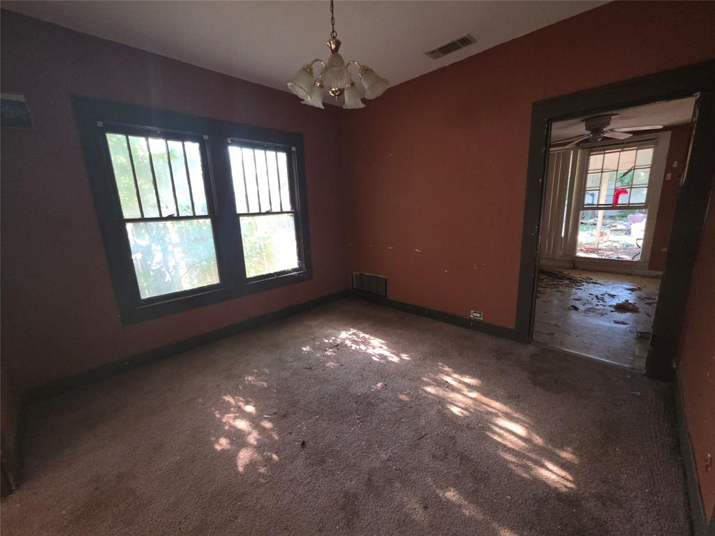 905 W Walker Street Property Photo 13