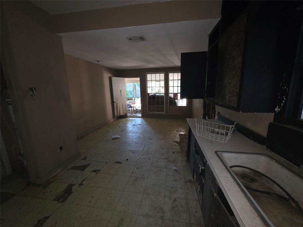 905 W Walker Street Property Photo 14