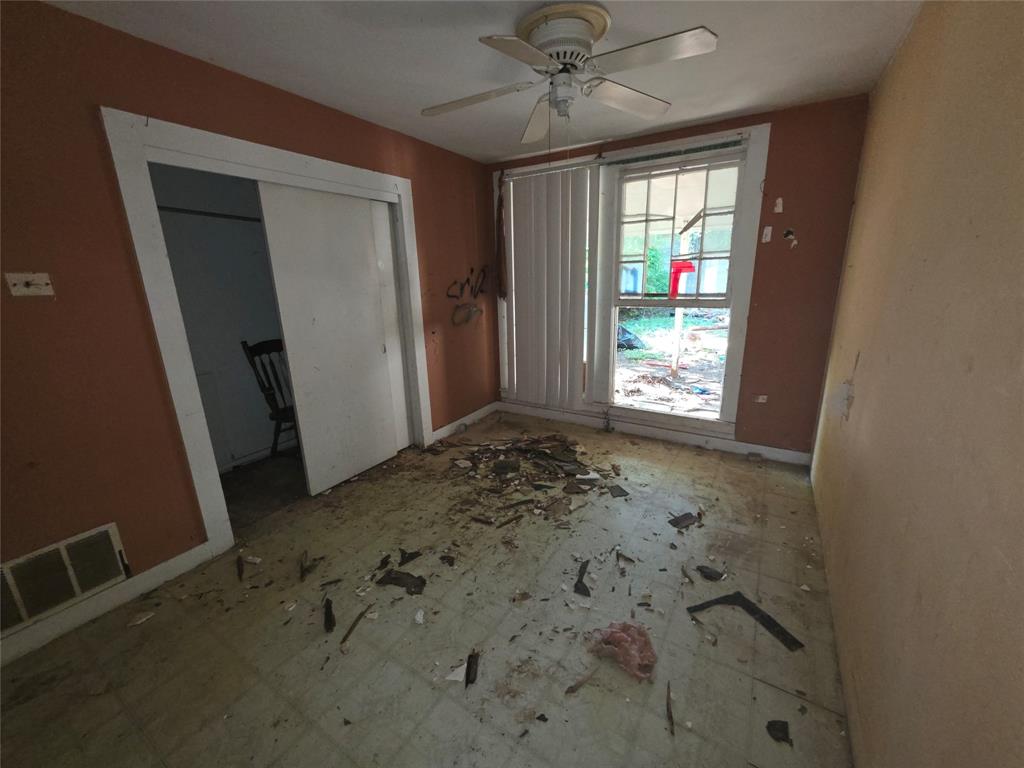 905 W Walker Street Property Photo 15