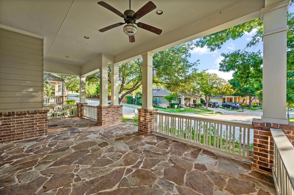 610 Seeport Drive Property Photo 3
