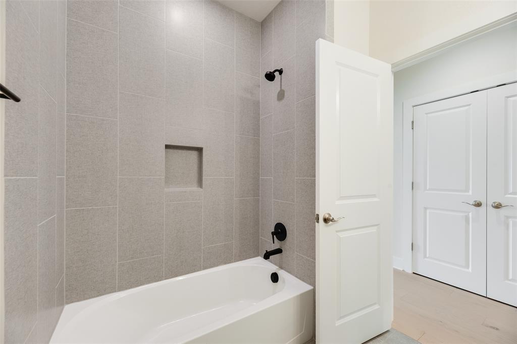 1153 Rochester Place Property Photo 32