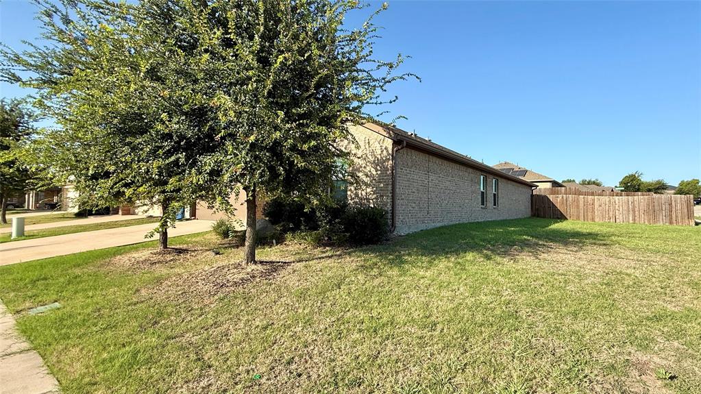 1113 Meadow Side Drive Property Photo 4