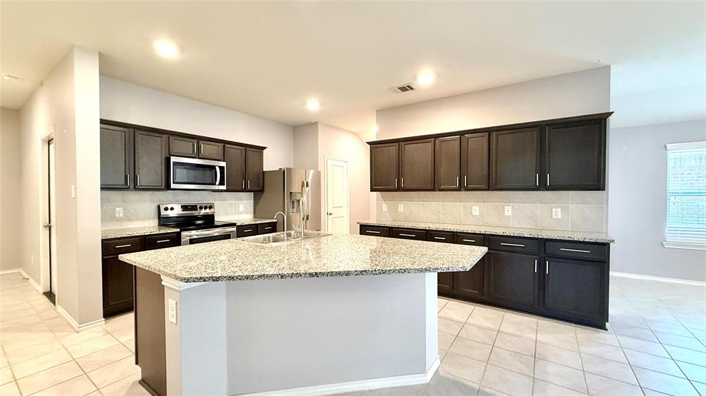 1113 Meadow Side Drive Property Photo 14