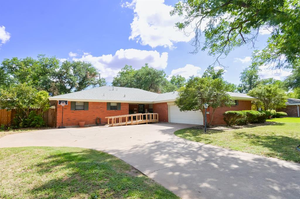 2233 River Oaks Circle