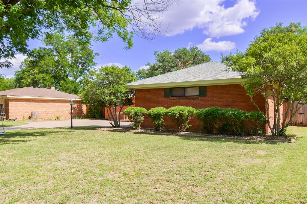 2233 River Oaks Circle Property Photo 3
