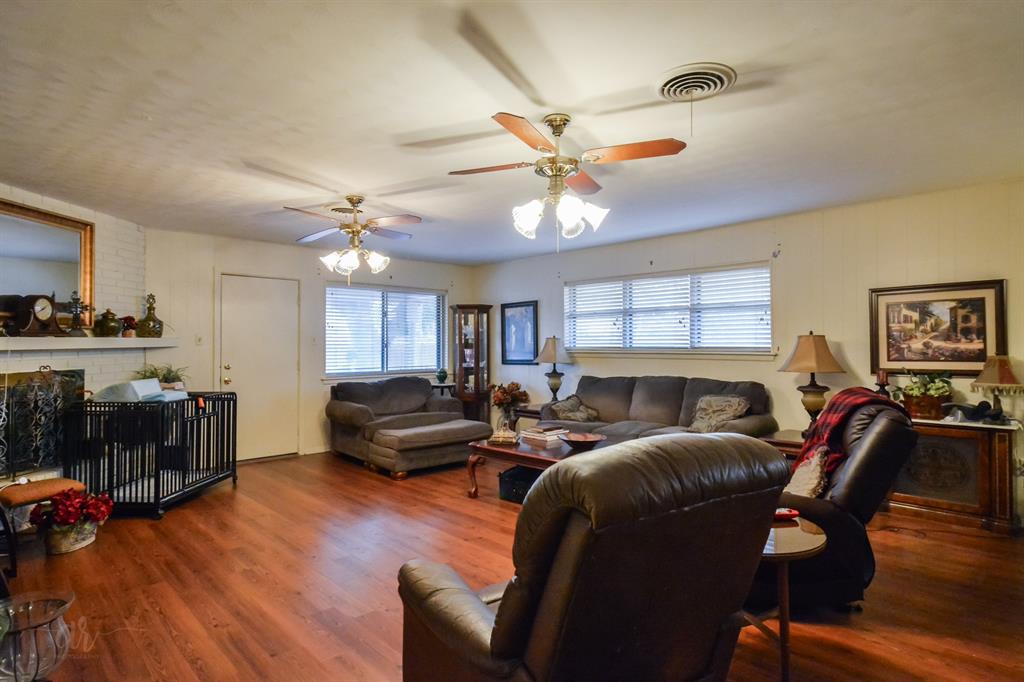 2233 River Oaks Circle Property Photo 5