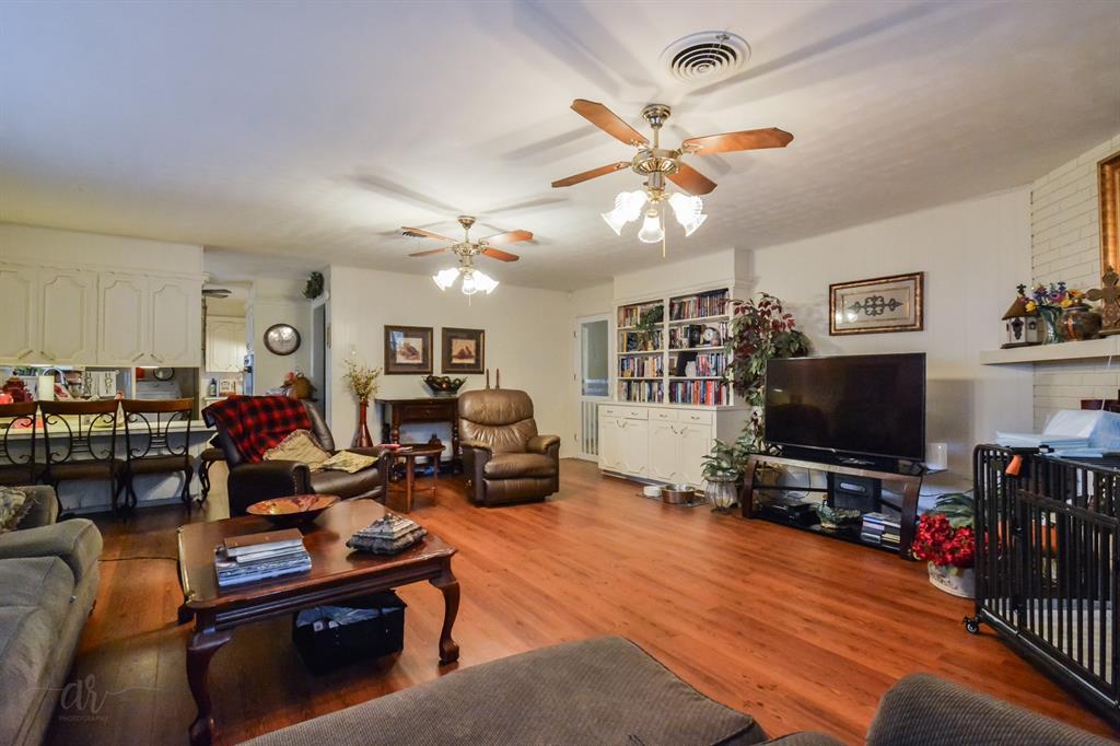 2233 River Oaks Circle Property Photo 7