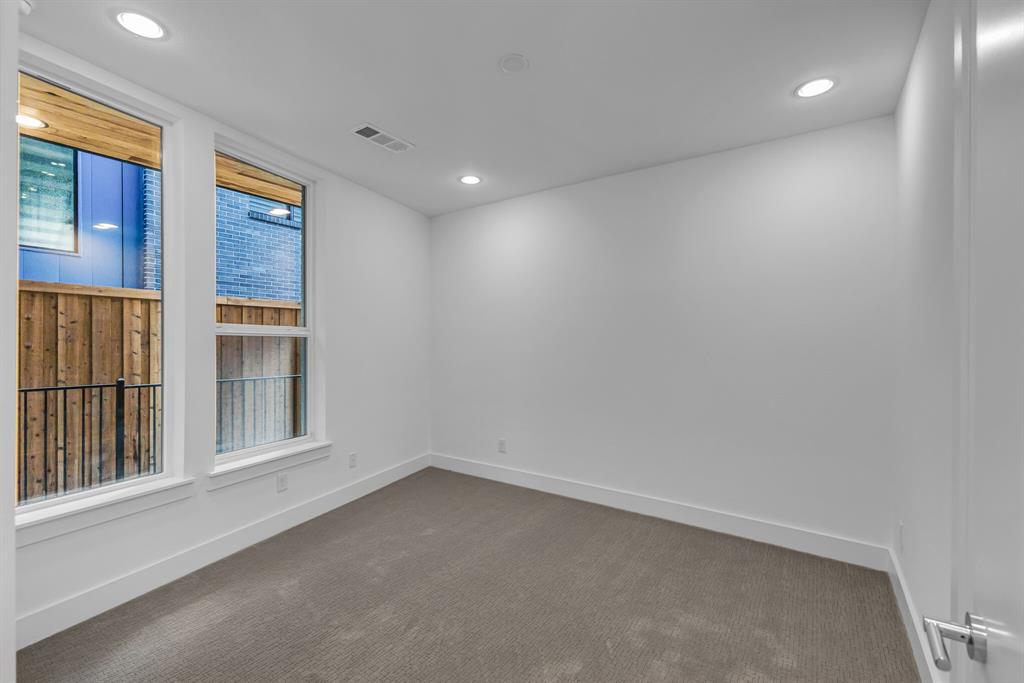 426 W 9th Street Property Photo 3