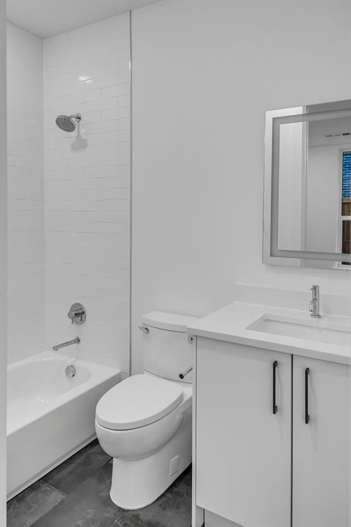 426 W 9th Street Property Photo 4