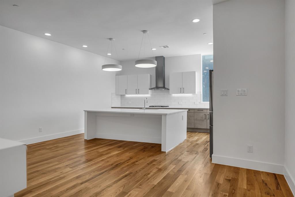 426 W 9th Street Property Photo 5