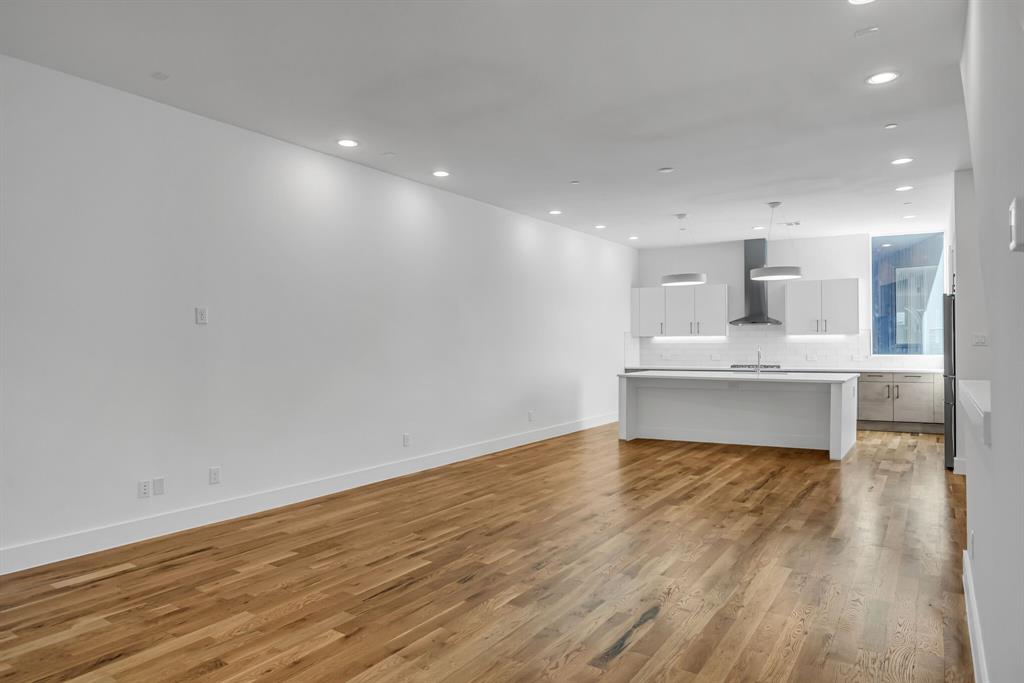 426 W 9th Street Property Photo 7