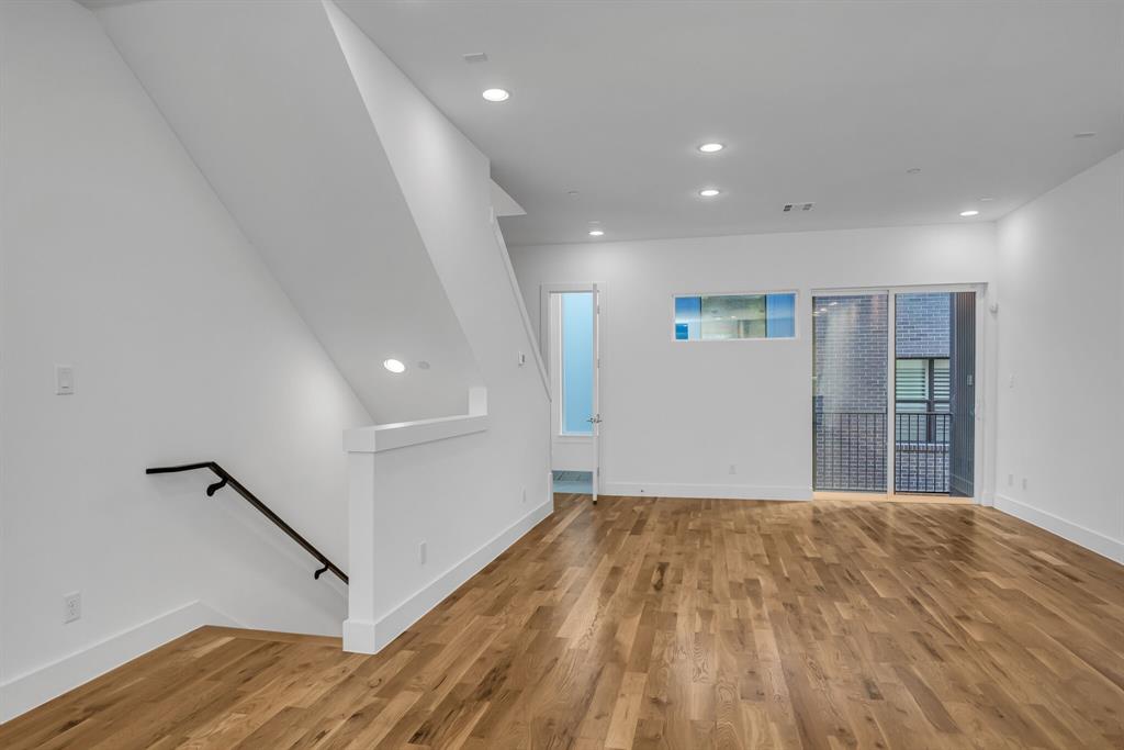 426 W 9th Street Property Photo 8