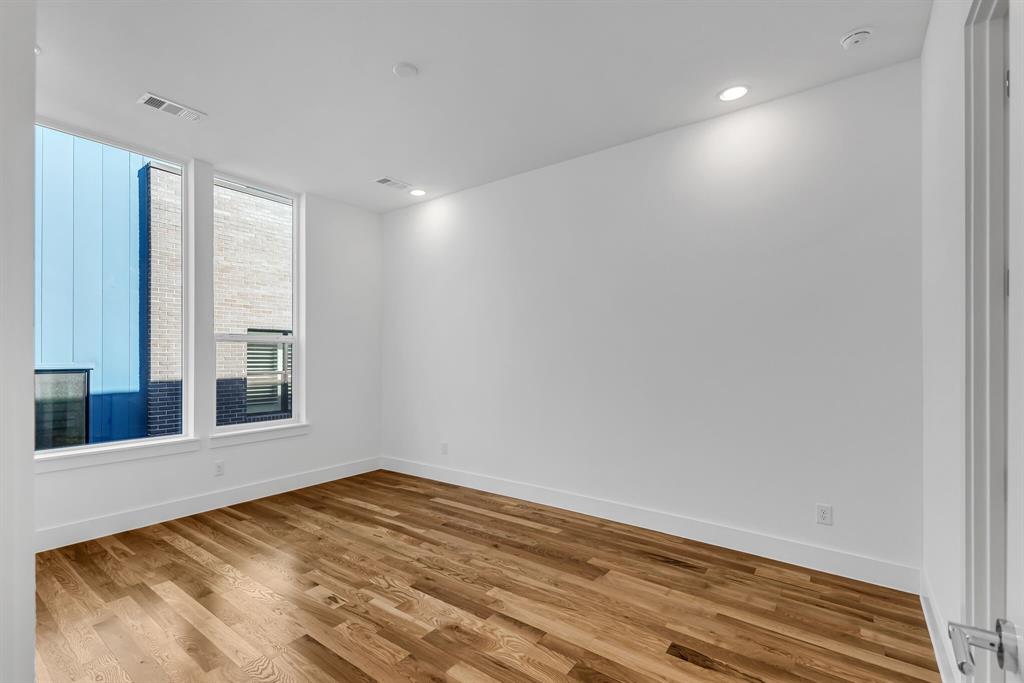 426 W 9th Street Property Photo 18