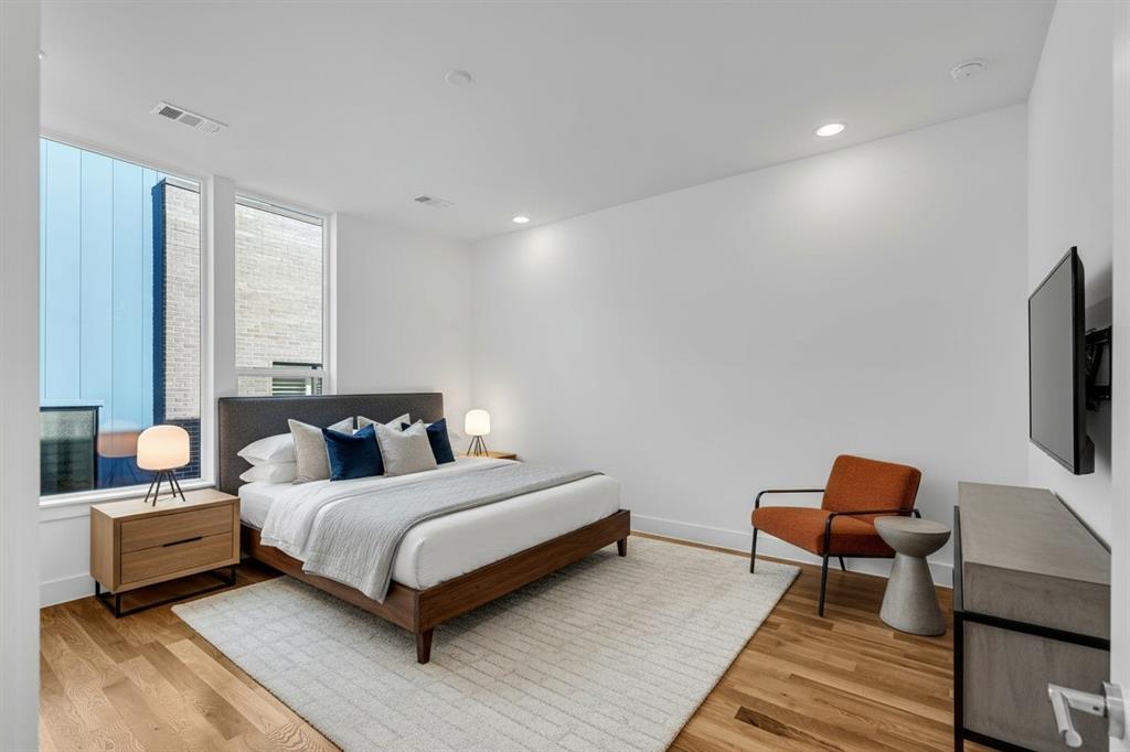 426 W 9th Street Property Photo 19