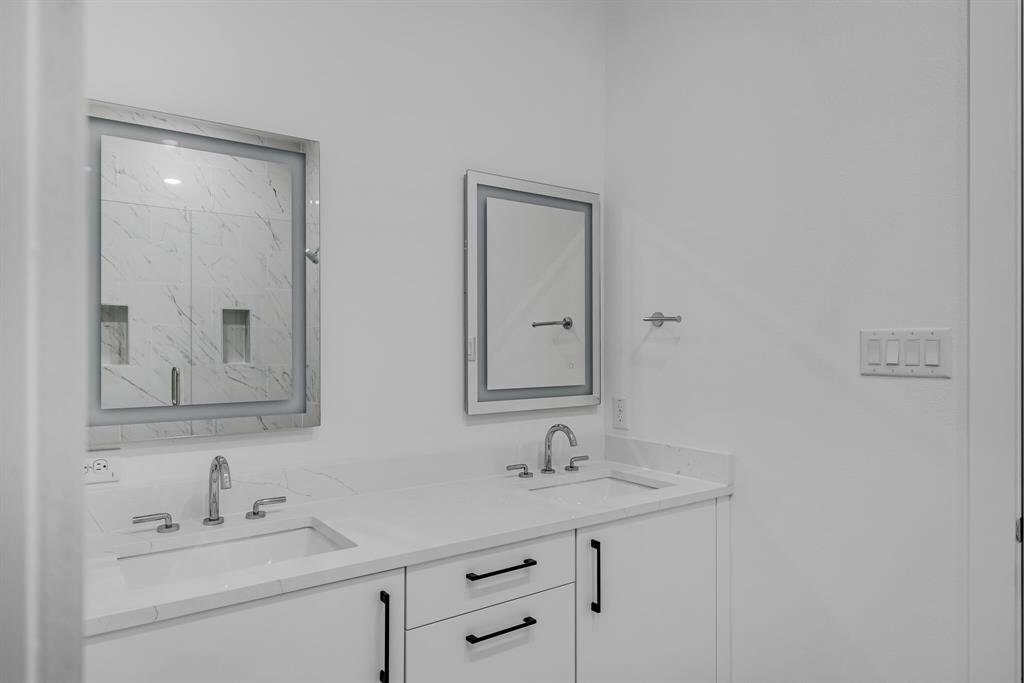 426 W 9th Street Property Photo 20