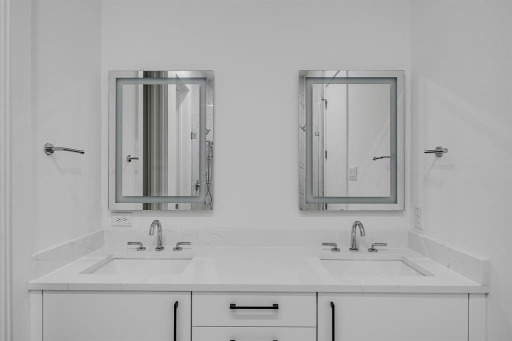 426 W 9th Street Property Photo 22