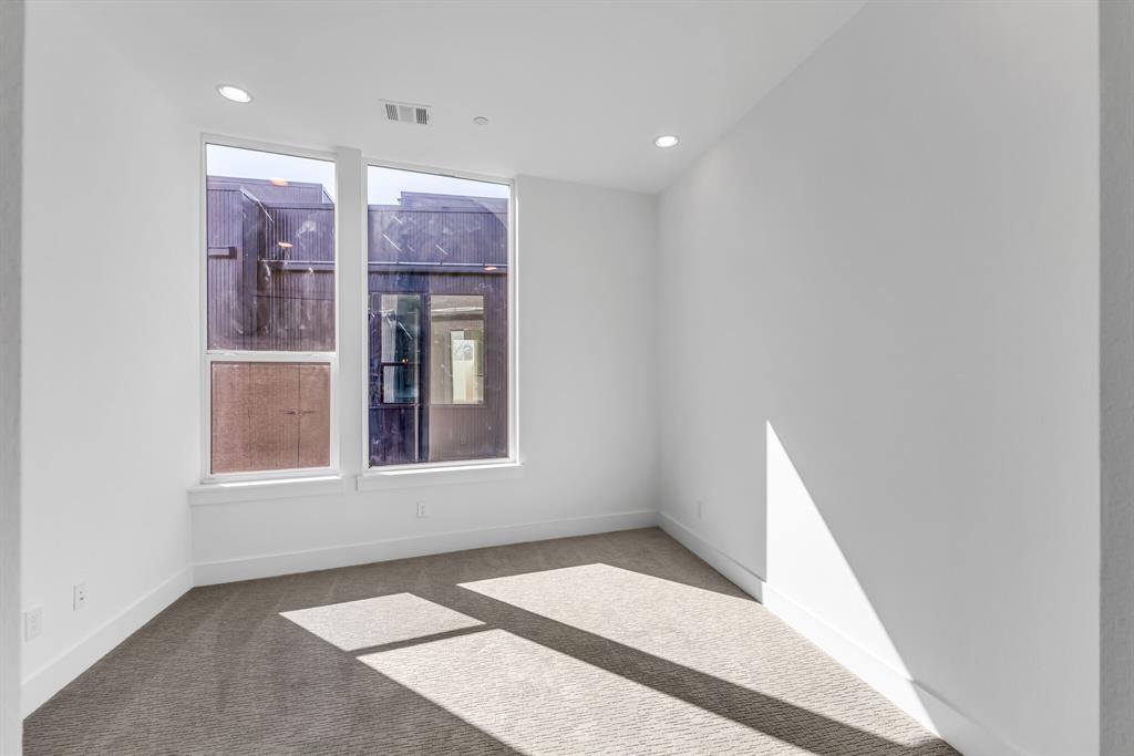 426 W 9th Street Property Photo 26