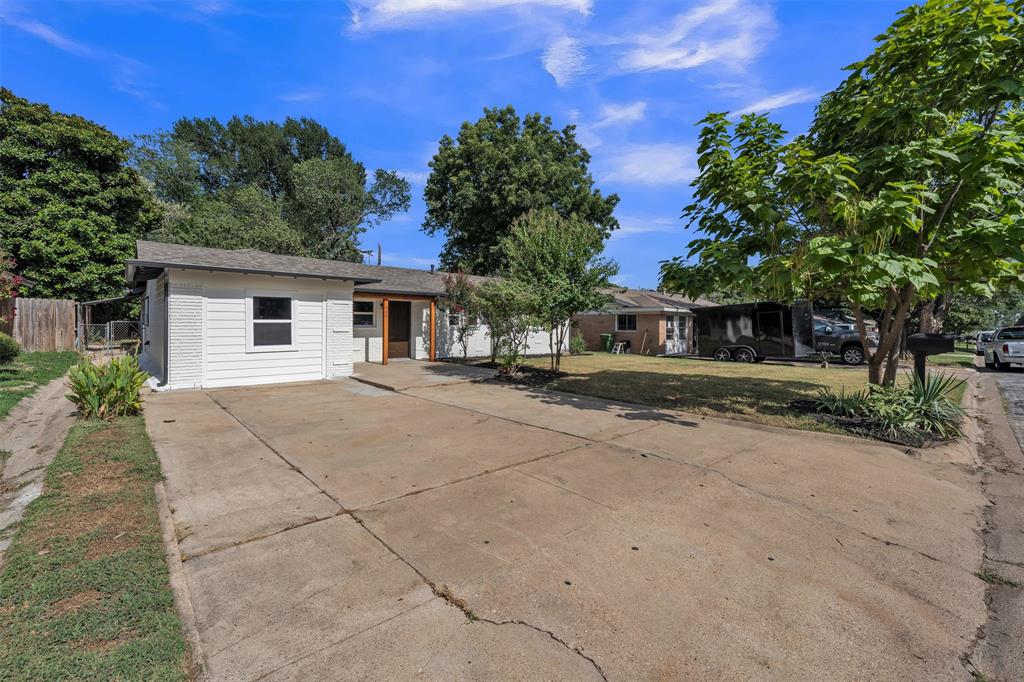 408 Simmons Drive Property Photo 1