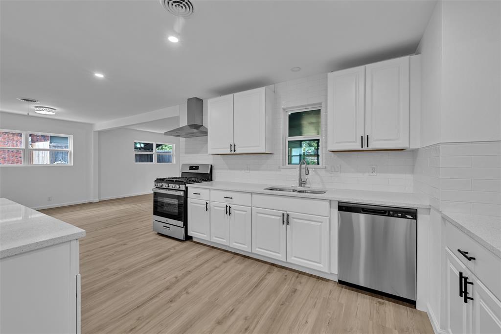 408 Simmons Drive Property Photo 8