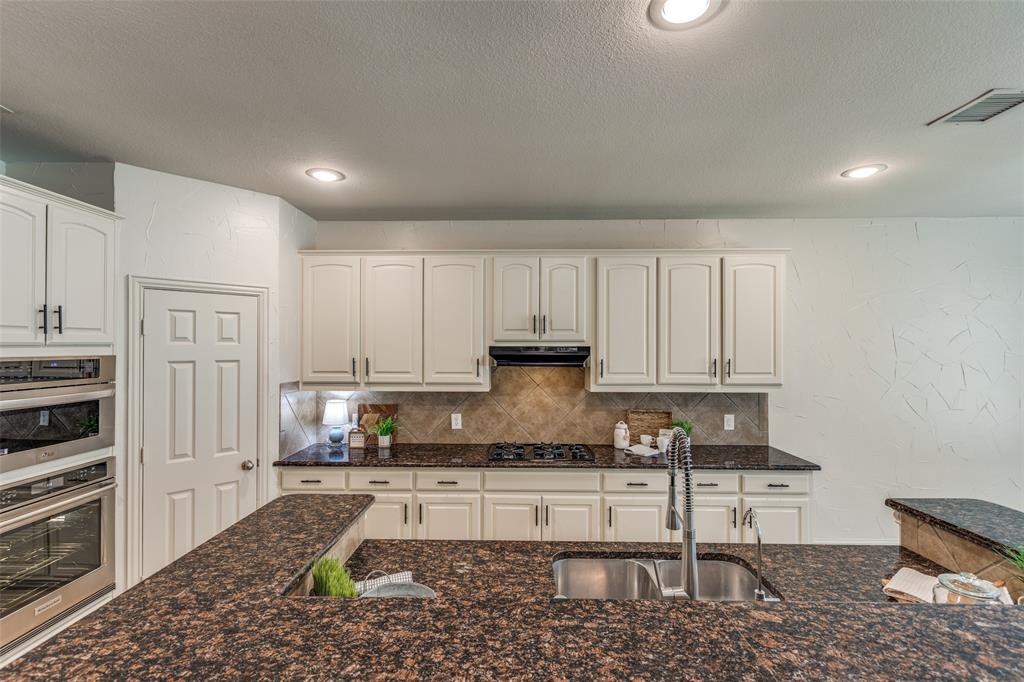3516 Lindale Drive Property Photo 3