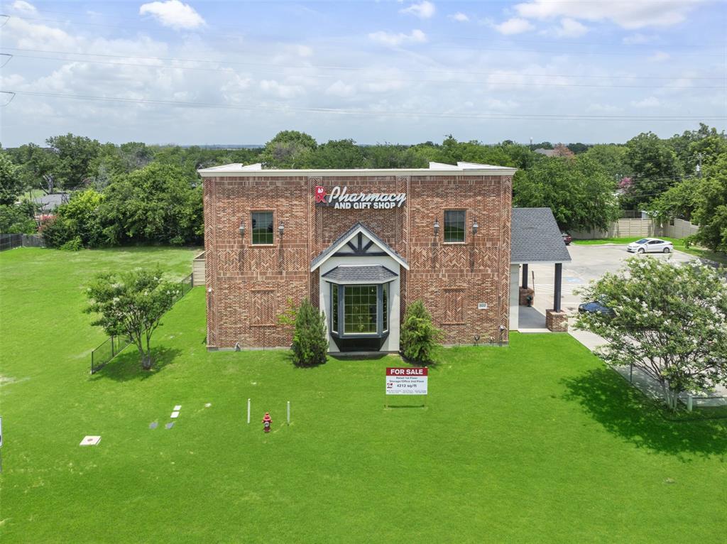 207 E Byron Nelson Boulevard Property Photo 2