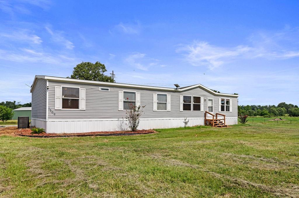1509 County Road 3170 Property Photo 3