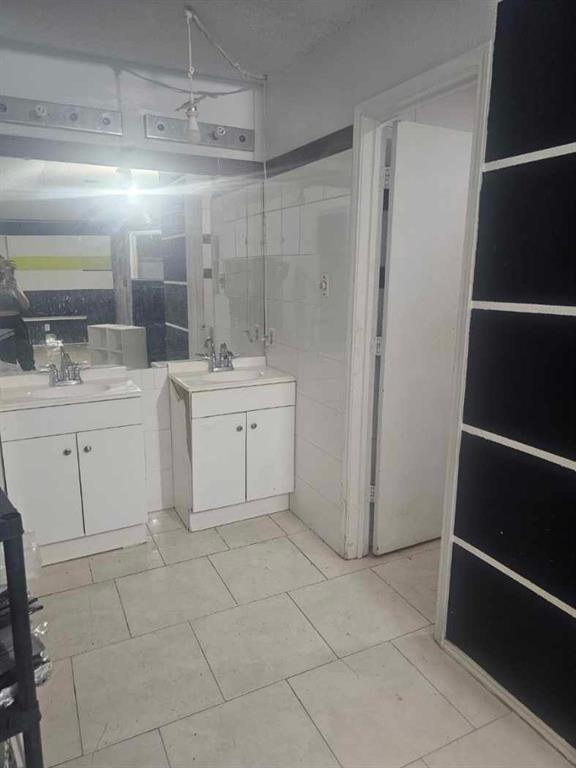 330 Valley Spring Drive Property Photo 5