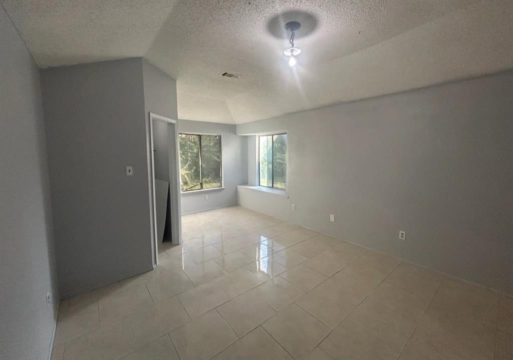 330 Valley Spring Drive Property Photo 7