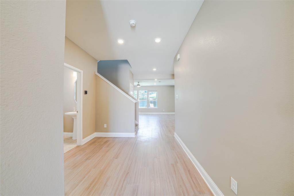 410 Club House Drive Property Photo 4