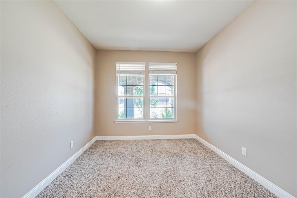 410 Club House Drive Property Photo 16