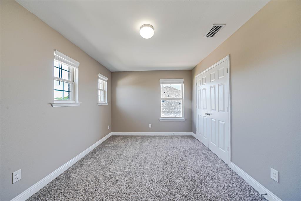 410 Club House Drive Property Photo 27