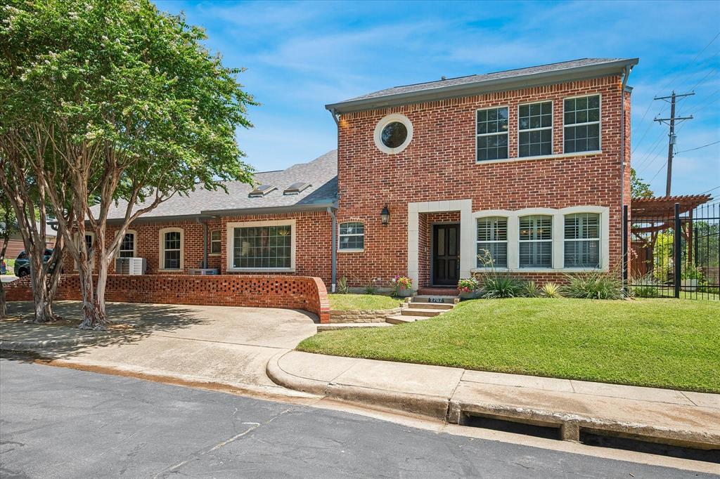 2702 Lawtherwood Court Property Photo 1