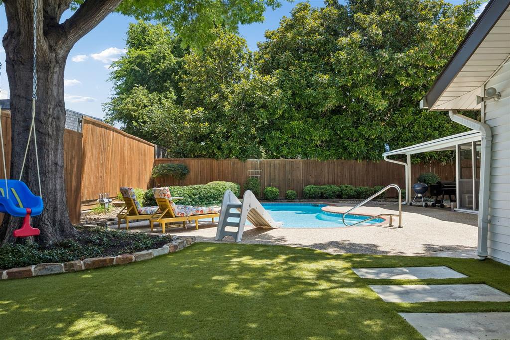2813 Raintree Drive Property Photo 3